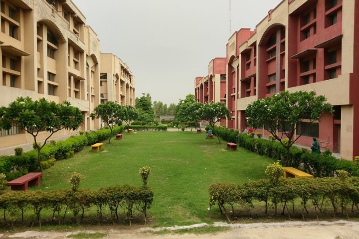 https://cache.careers360.mobi/media/colleges/social-media/media-gallery/19752/2020/10/5/Campus Inside View of KC School of Management and Computer Application Nawanshahr_Campus-View.jpg